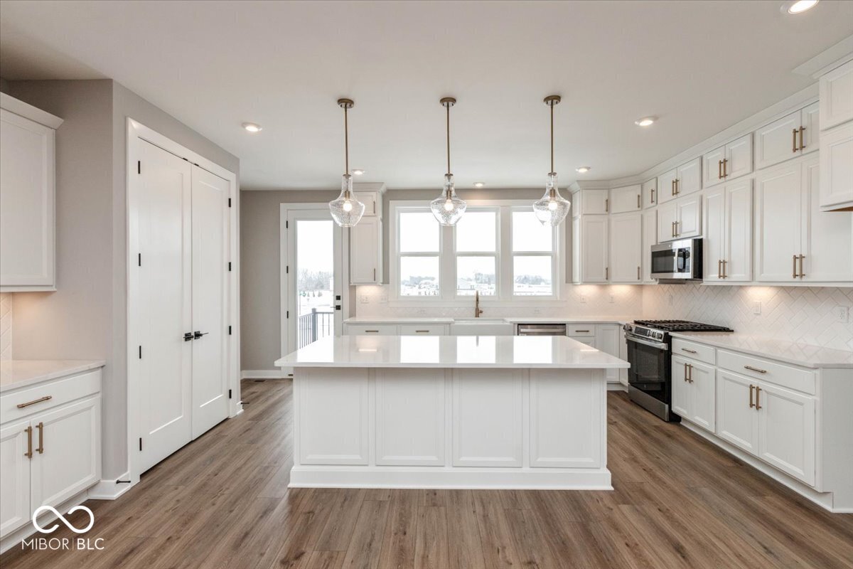 420 Elite Street Westfield, IN 46074 - Photo 4 of 35