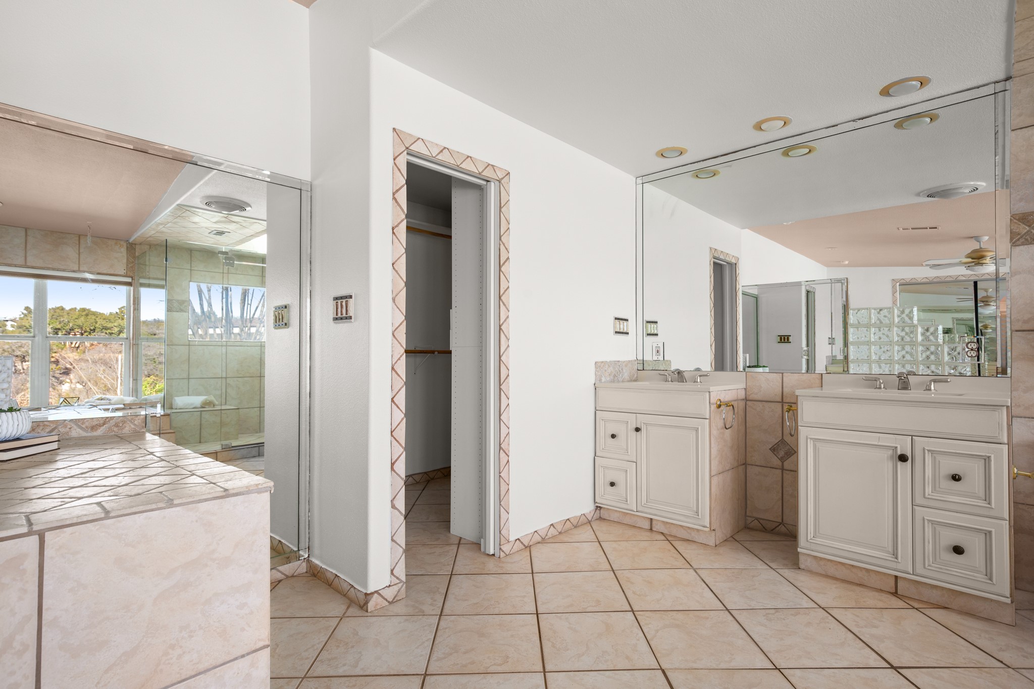 209 Ridgecrest Road Georgetown, TX 78628 - Photo 24 of 40 The spacious ensuite bath features separate sink vanities plus a spacious large vanity area.