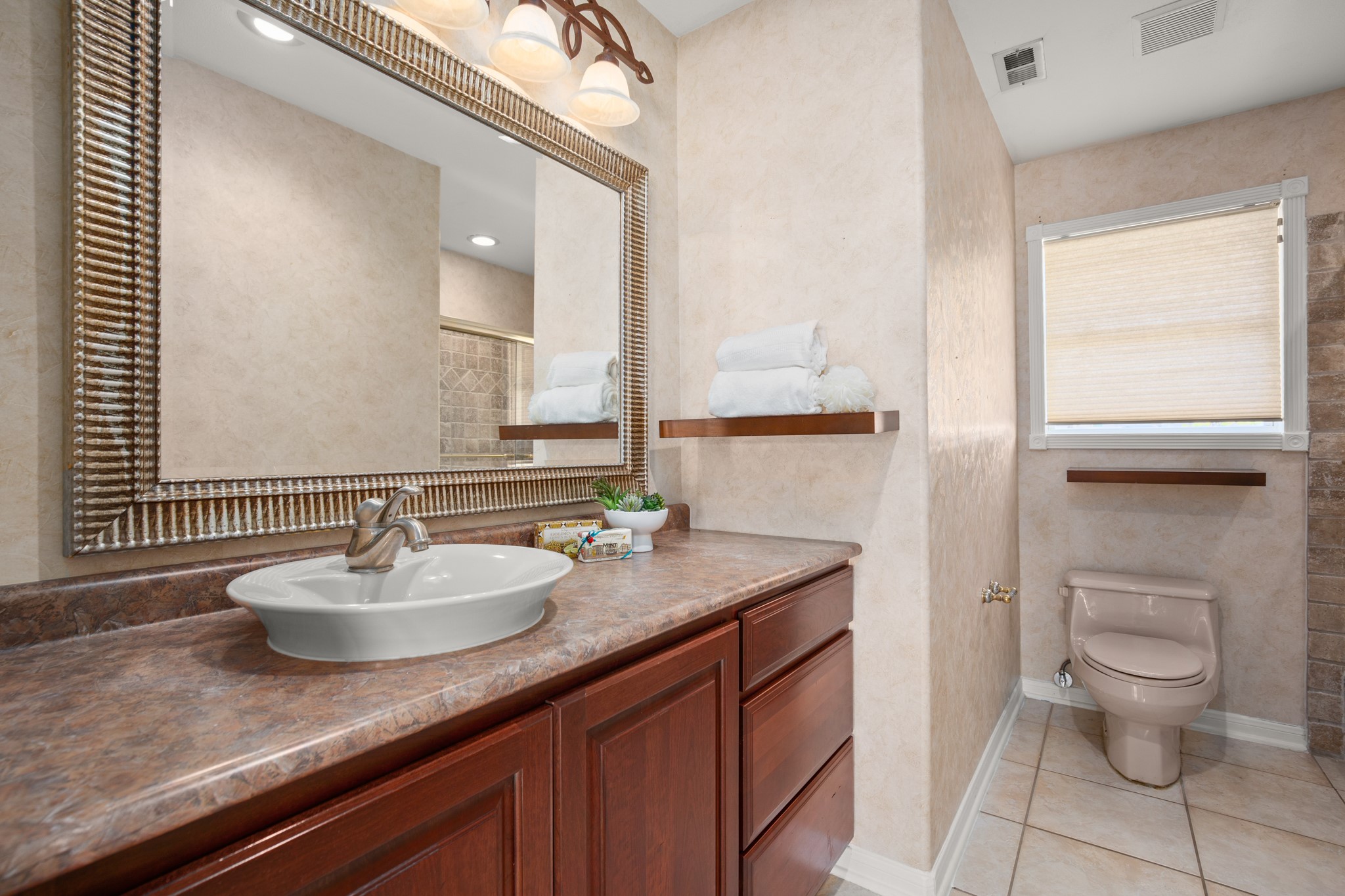 209 Ridgecrest Road Georgetown, TX 78628 - Photo 28 of 40 There is also a full guest bath in the main house with a raised bowl sink on a spacious vanity and a shower/tub combo.