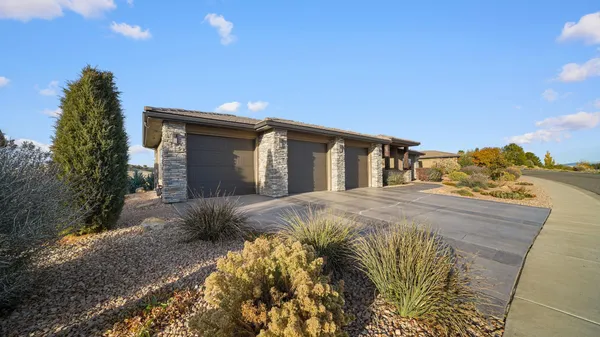 $1,300,000 | 369 Hillview Drive, Grand Junction, CO 81507