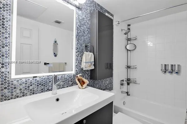 $3,350 | 2501 South Ocean Drive, Unit 922, Hollywood, FL 33019