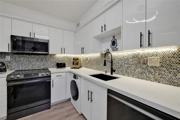 $3,350 | 2501 South Ocean Drive, Unit 922, Hollywood, FL 33019