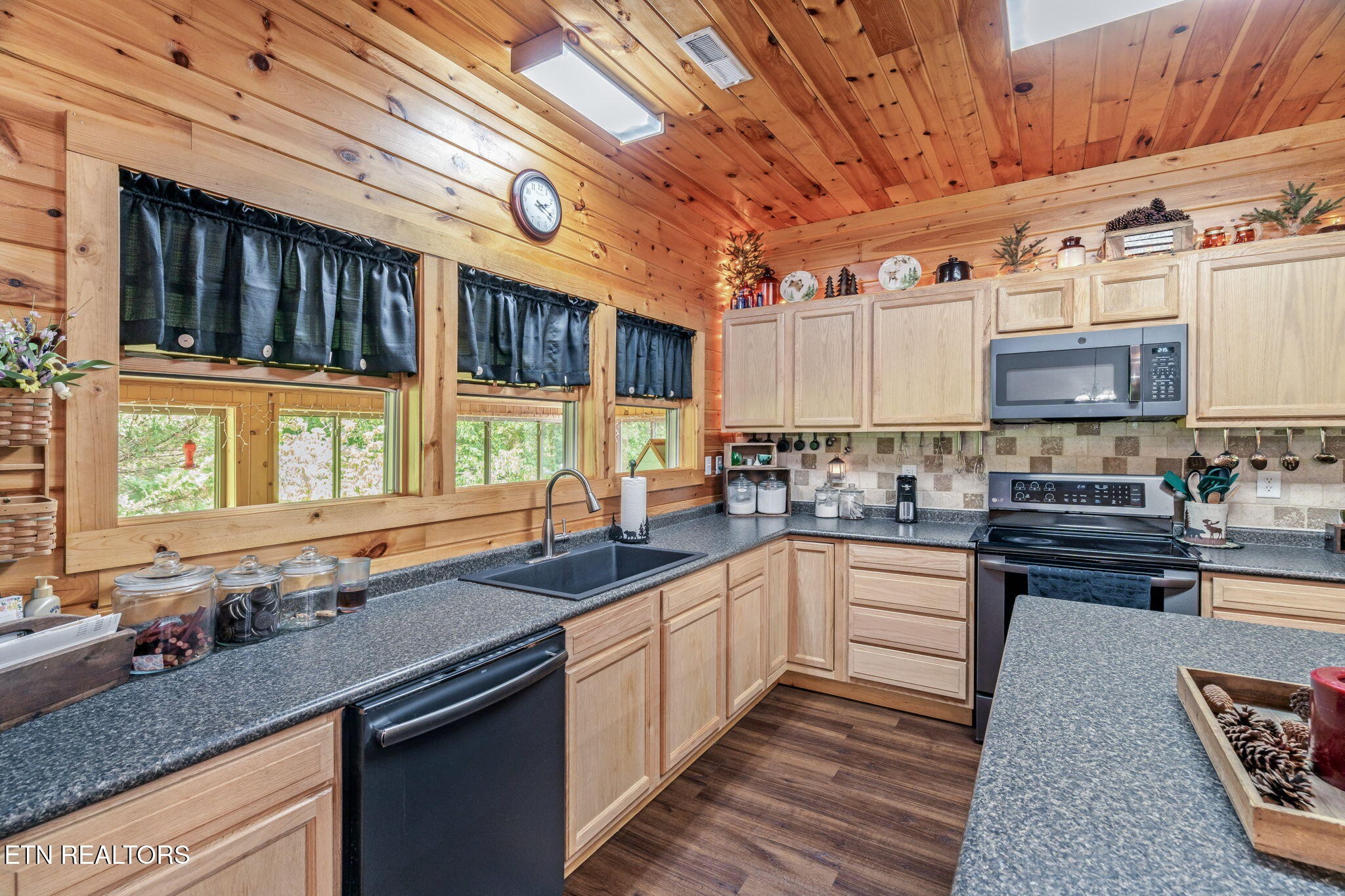 1668 Deerwood Road Newport, TN 37821 - Photo 19 of 44