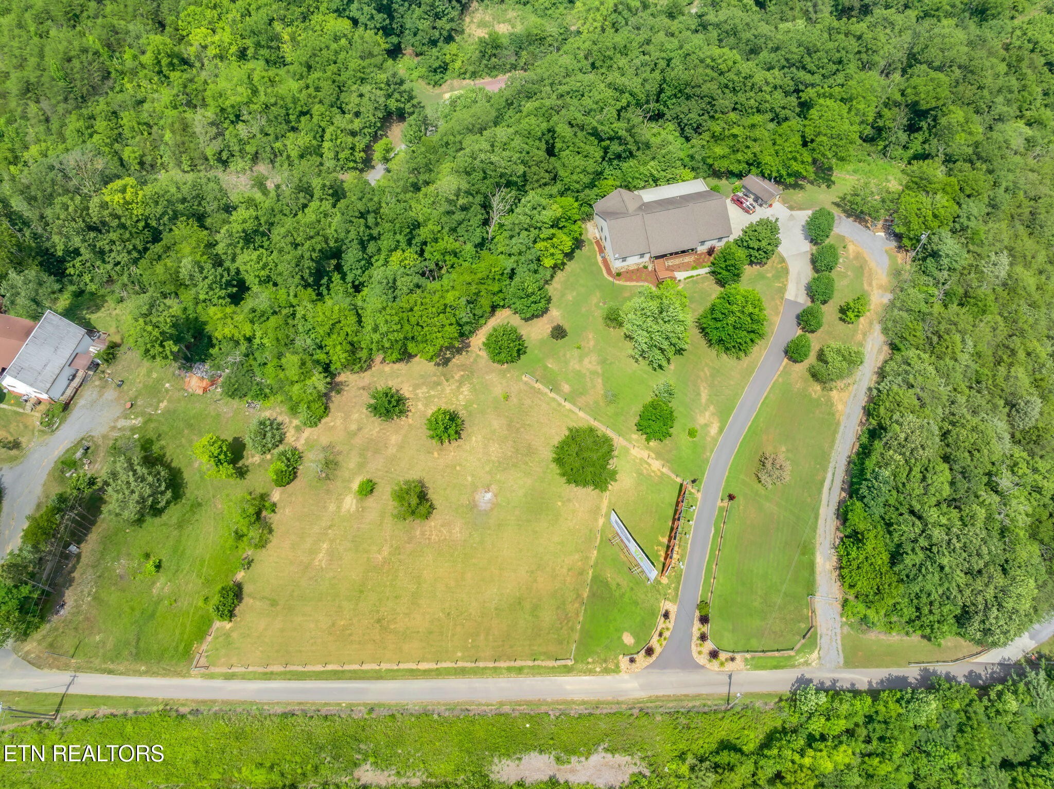 1668 Deerwood Road Newport, TN 37821 - Photo 5 of 44