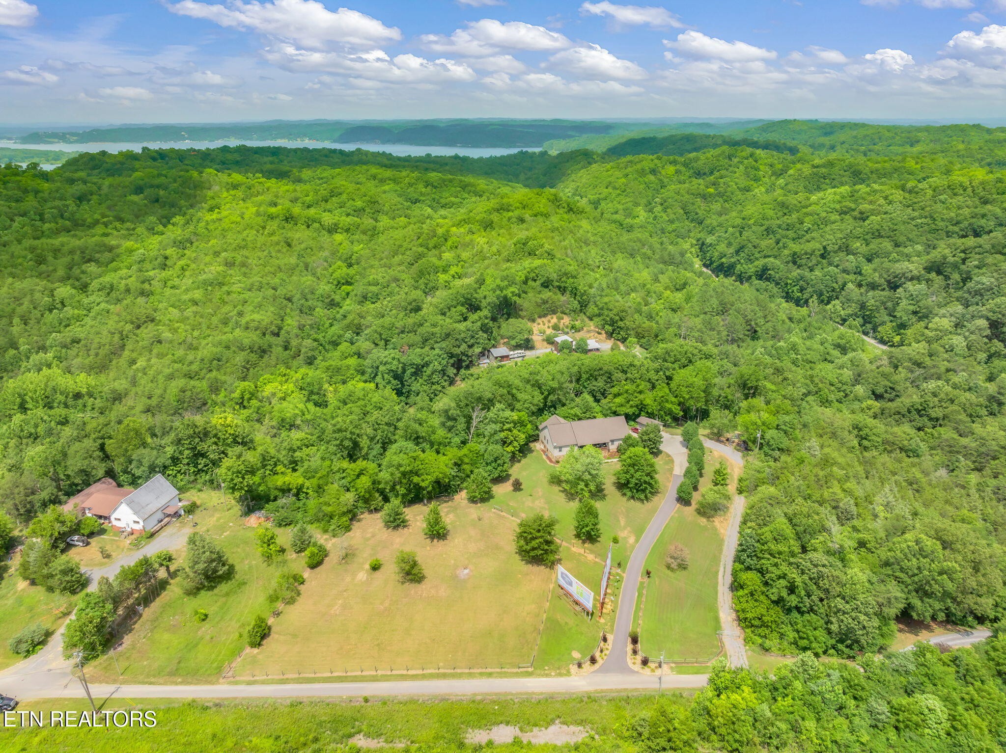 1668 Deerwood Road Newport, TN 37821 - Photo 6 of 44