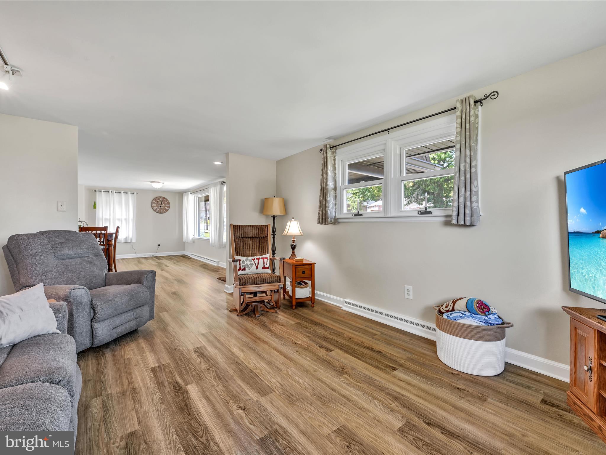 15 Kings Boulevard Reading, PA 19607 - Photo 3 of 26 Living Room