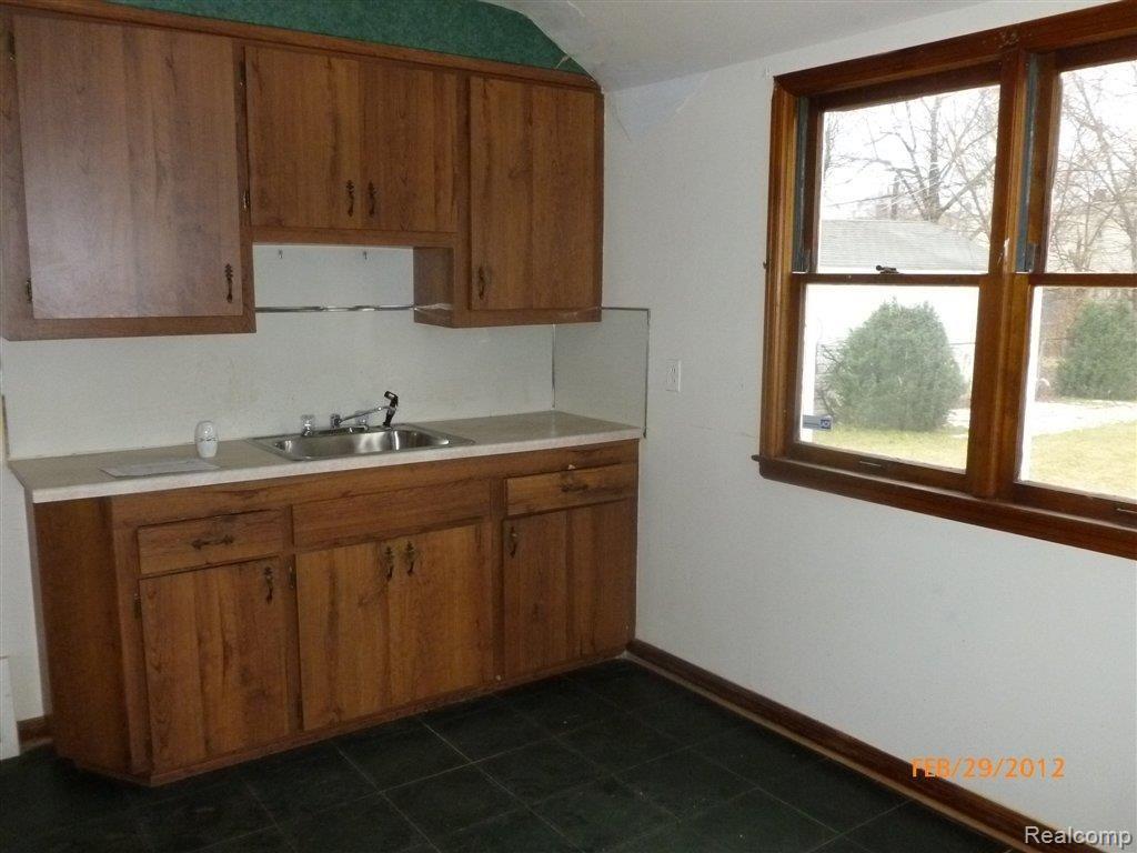 8499 Fielding Street Detroit, MI 48228 - Photo 3 of 11 KITCHEN 2.JPG