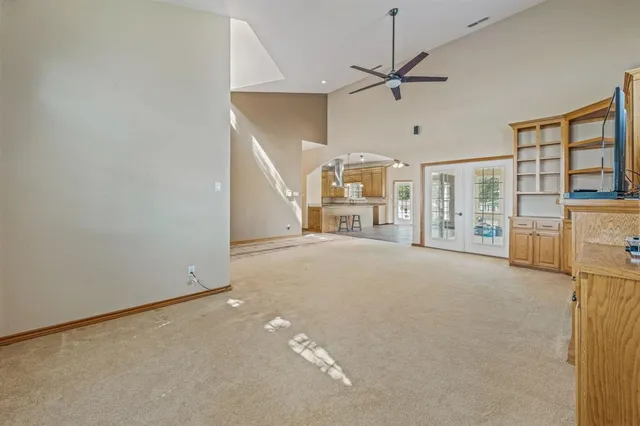 a view of a livingroom with furniture and a ceiling fan