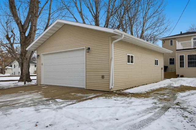 $289,900 | 709 5th Street Southeast, Barnesville, MN 56514