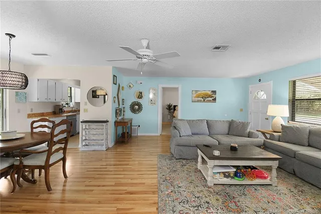 $367,500 | 4556 Southeast Beckett Avenue, Stuart, FL 34997