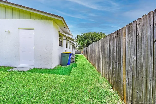 $367,500 | 4556 Southeast Beckett Avenue, Stuart, FL 34997