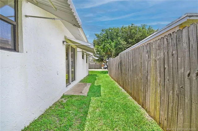 $367,500 | 4556 Southeast Beckett Avenue, Stuart, FL 34997