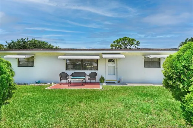 $367,500 | 4556 Southeast Beckett Avenue, Stuart, FL 34997