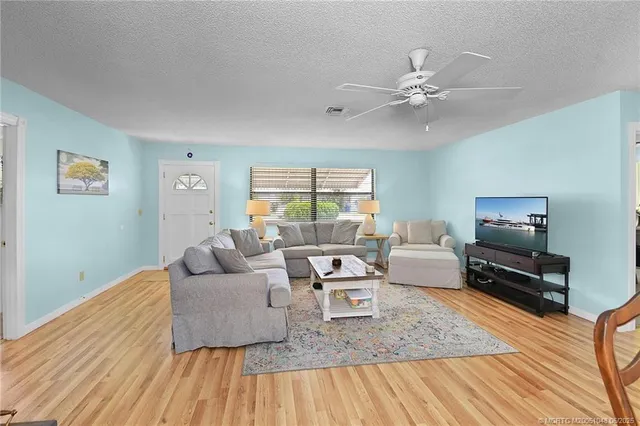 $367,500 | 4556 Southeast Beckett Avenue, Stuart, FL 34997