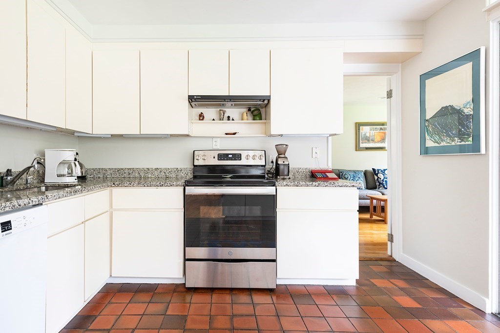 6 Barberry Road Lexington, MA 02421 - Photo 9 of 25