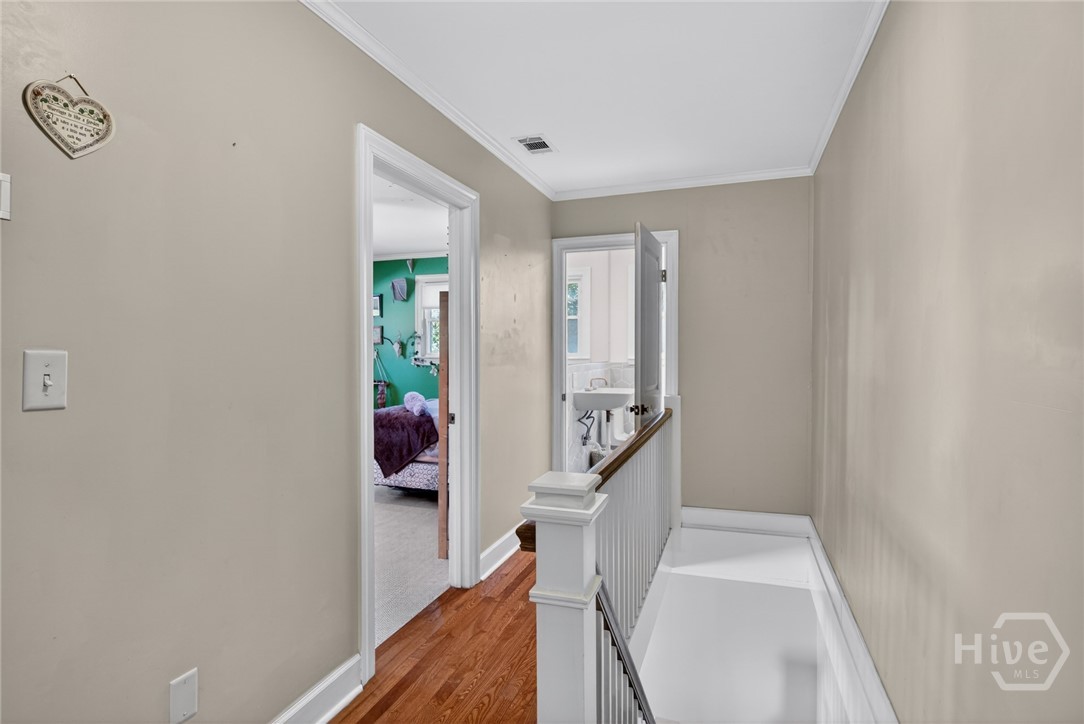 512 East 58th Street Savannah, GA 31405 - Photo 22 of 44 Upstairs hallway