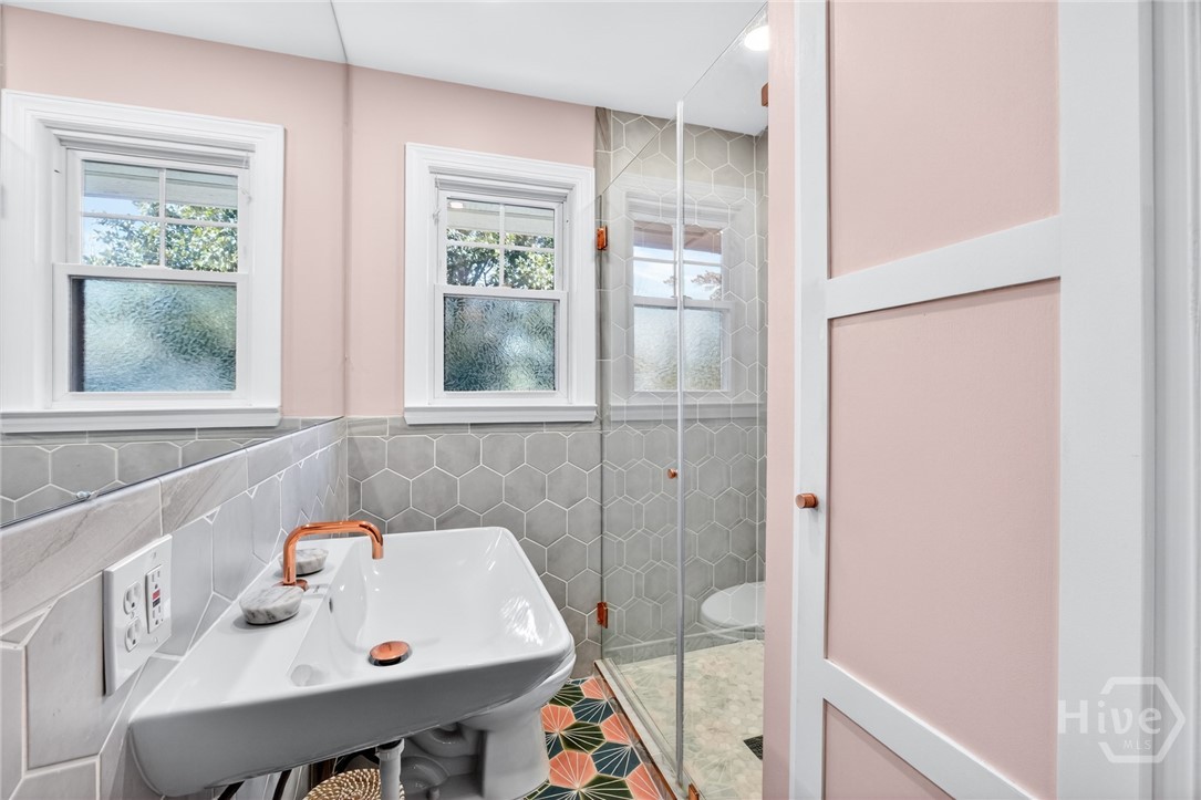 512 East 58th Street Savannah, GA 31405 - Photo 28 of 44 Bathroom upstairs with a shower