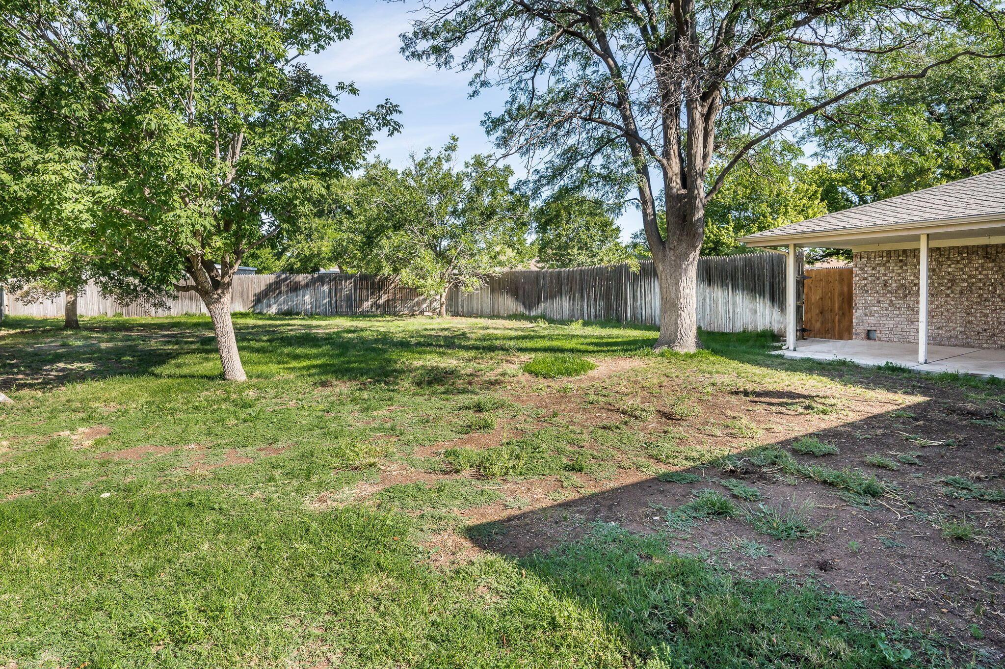7220 Montague Drive Amarillo, TX 79109 - Photo 25 of 29 a backyard of a house with lots of green space