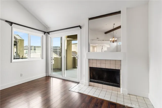 $915,000 | 430 Lake Street, Unit 304, Huntington Beach, CA 92648