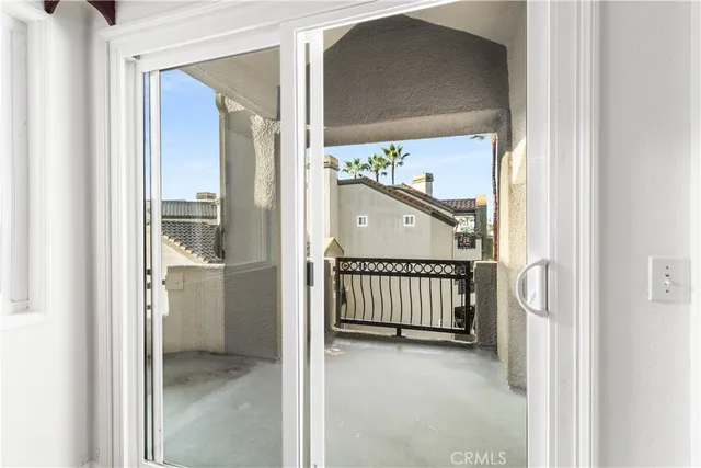 $915,000 | 430 Lake Street, Unit 304, Huntington Beach, CA 92648