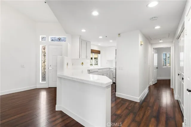 $915,000 | 430 Lake Street, Unit 304, Huntington Beach, CA 92648