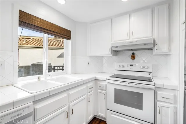 $915,000 | 430 Lake Street, Unit 304, Huntington Beach, CA 92648