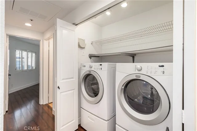 $915,000 | 430 Lake Street, Unit 304, Huntington Beach, CA 92648