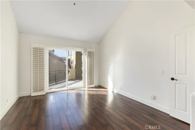 $915,000 | 430 Lake Street, Unit 304, Huntington Beach, CA 92648