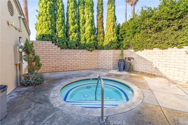 $915,000 | 430 Lake Street, Unit 304, Huntington Beach, CA 92648