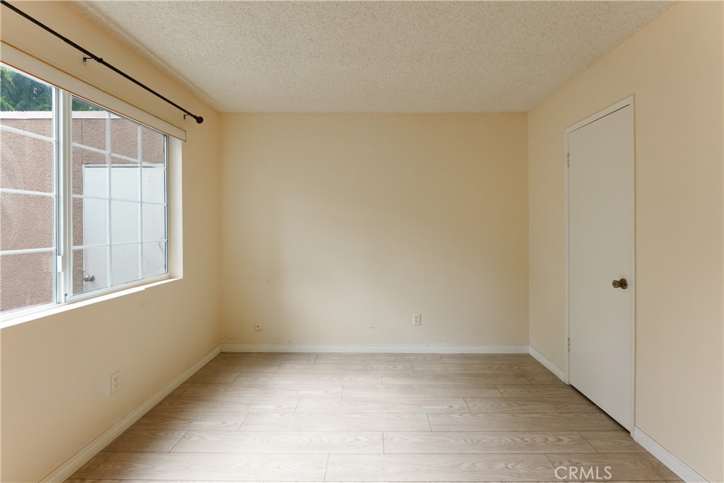 19111 Hamlin Street Reseda, CA 91335 - Photo 14 of 20 Downstairs bedroom with walk-in closet