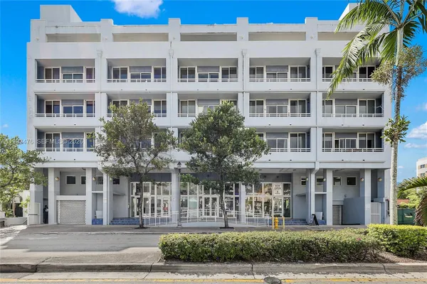 $545,000 | 3250 Grand Avenue, Unit 303, Miami, FL 33133