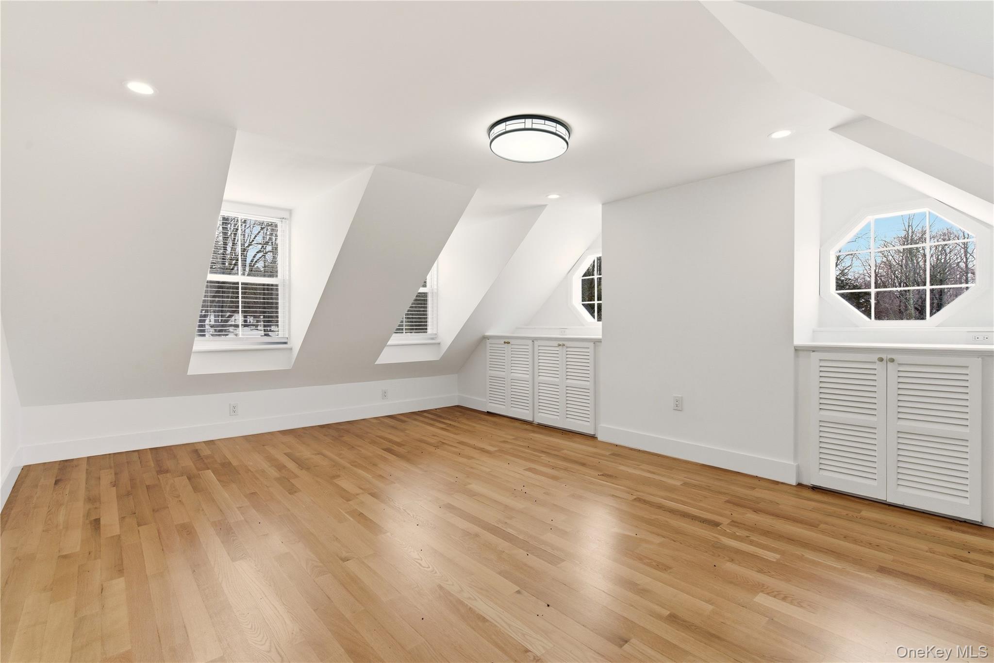 77 Cove Road Oyster Bay, NY 11771 - Photo 25 of 45 3rd Floor Bedroom