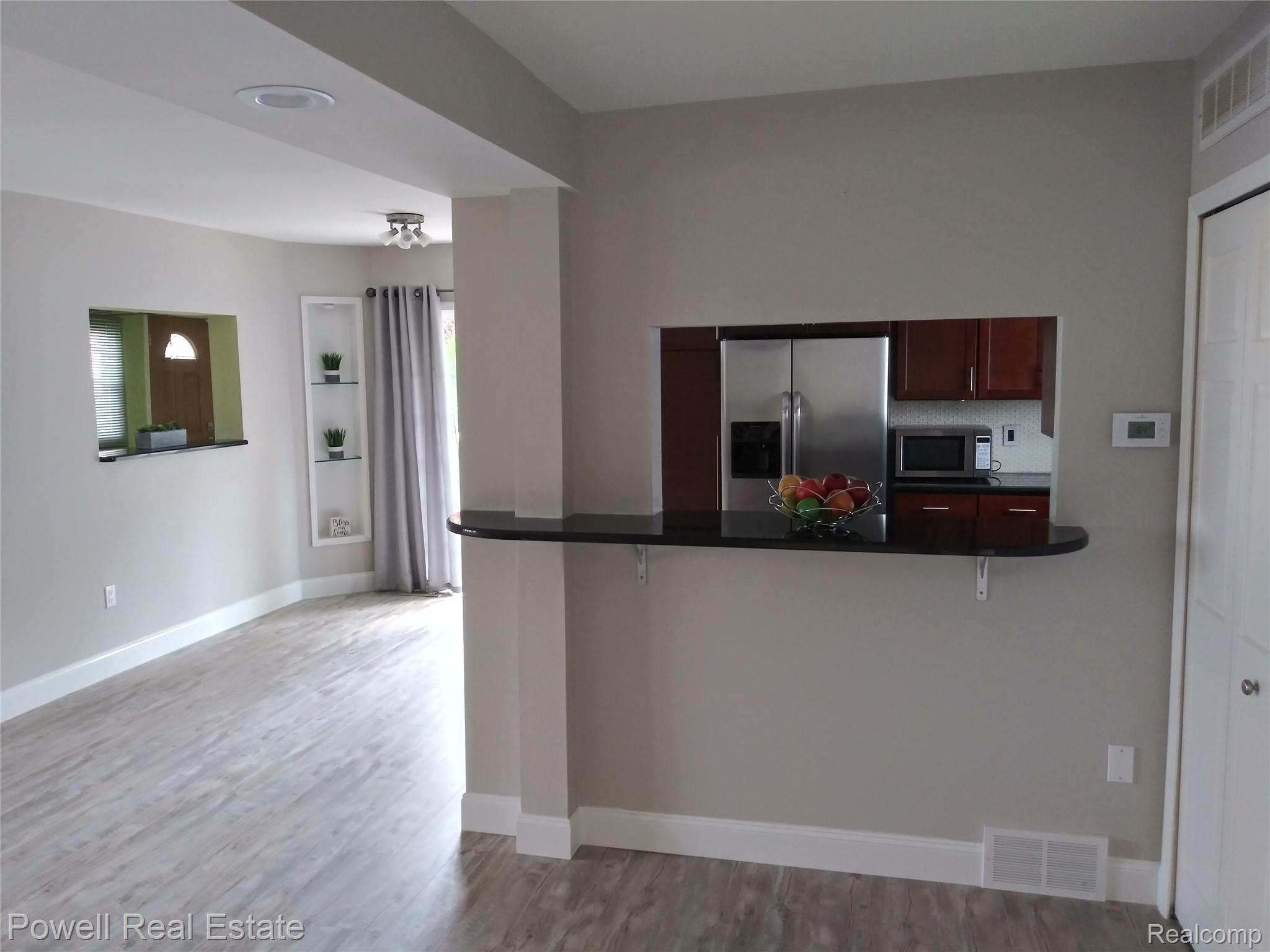 3054 Hessel Avenue Rochester, MI 48307 - Photo 11 of 32 20210508_152503_HDR.jpg