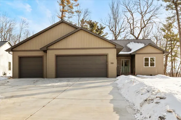 $559,900 | 1108 Pinecrest Road, Green Bay, WI 54313