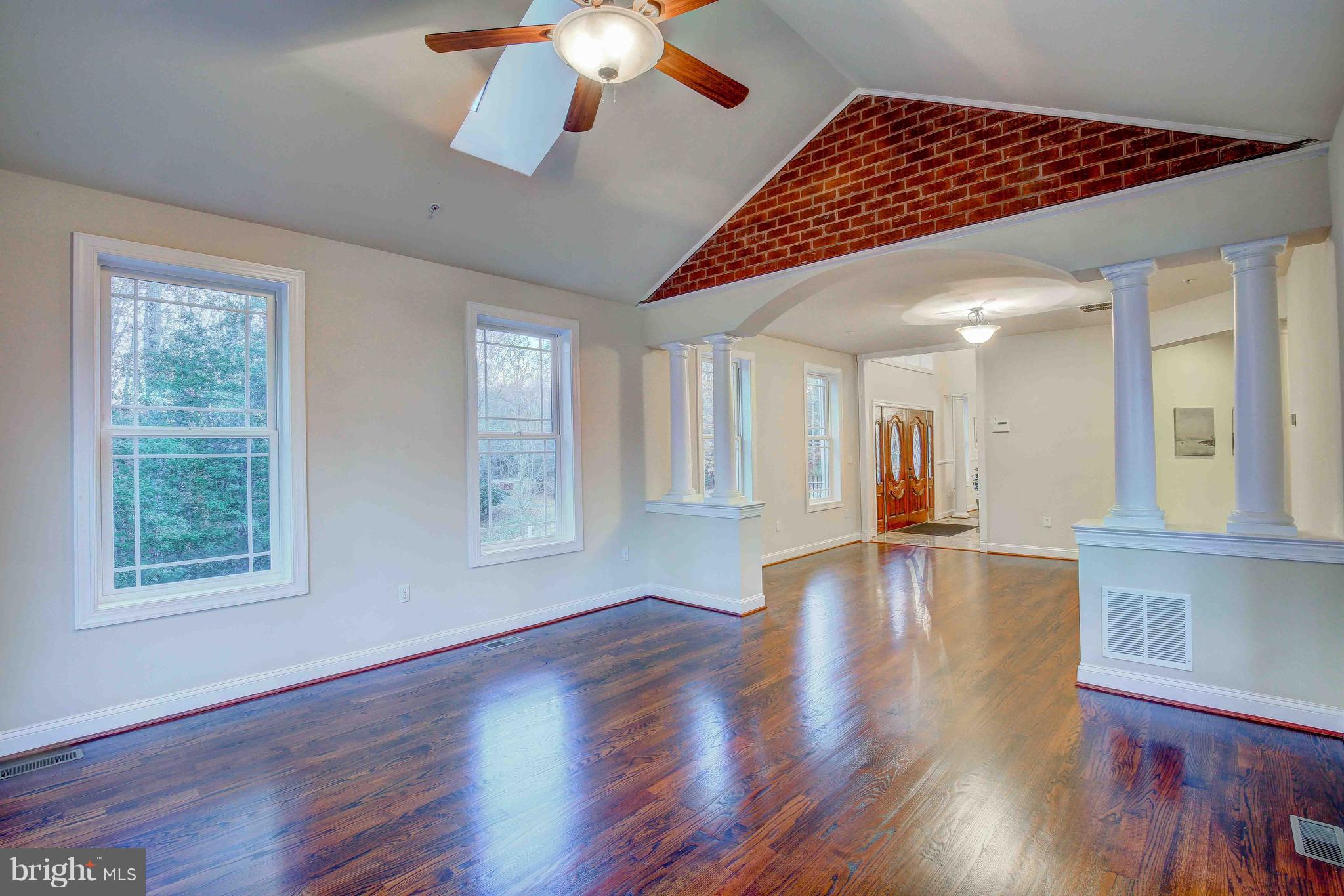 19120 Aquasco Road Brandywine, MD 20613 - Photo 23 of 63 Living Room w Designer Column & Brick Features