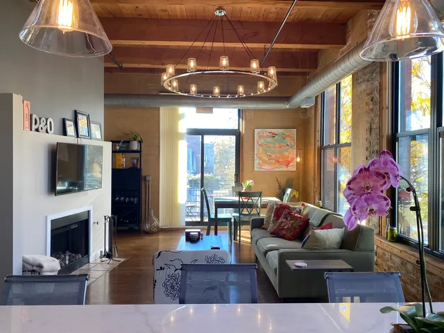 $3,500 | 2511 West Moffat Street, Unit 204D, Chicago, IL 60647