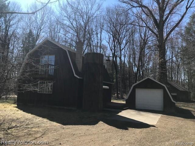 535 Barnes Lake Road Columbiaville, MI 48421 - Photo 2 of 17 IMG_6367.jpg
