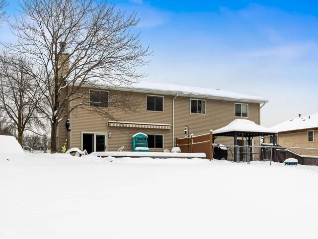 $300,000 | 13445 73rd Place North, Maple Grove, MN 55311