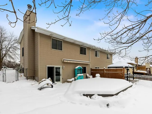 $300,000 | 13445 73rd Place North, Maple Grove, MN 55311