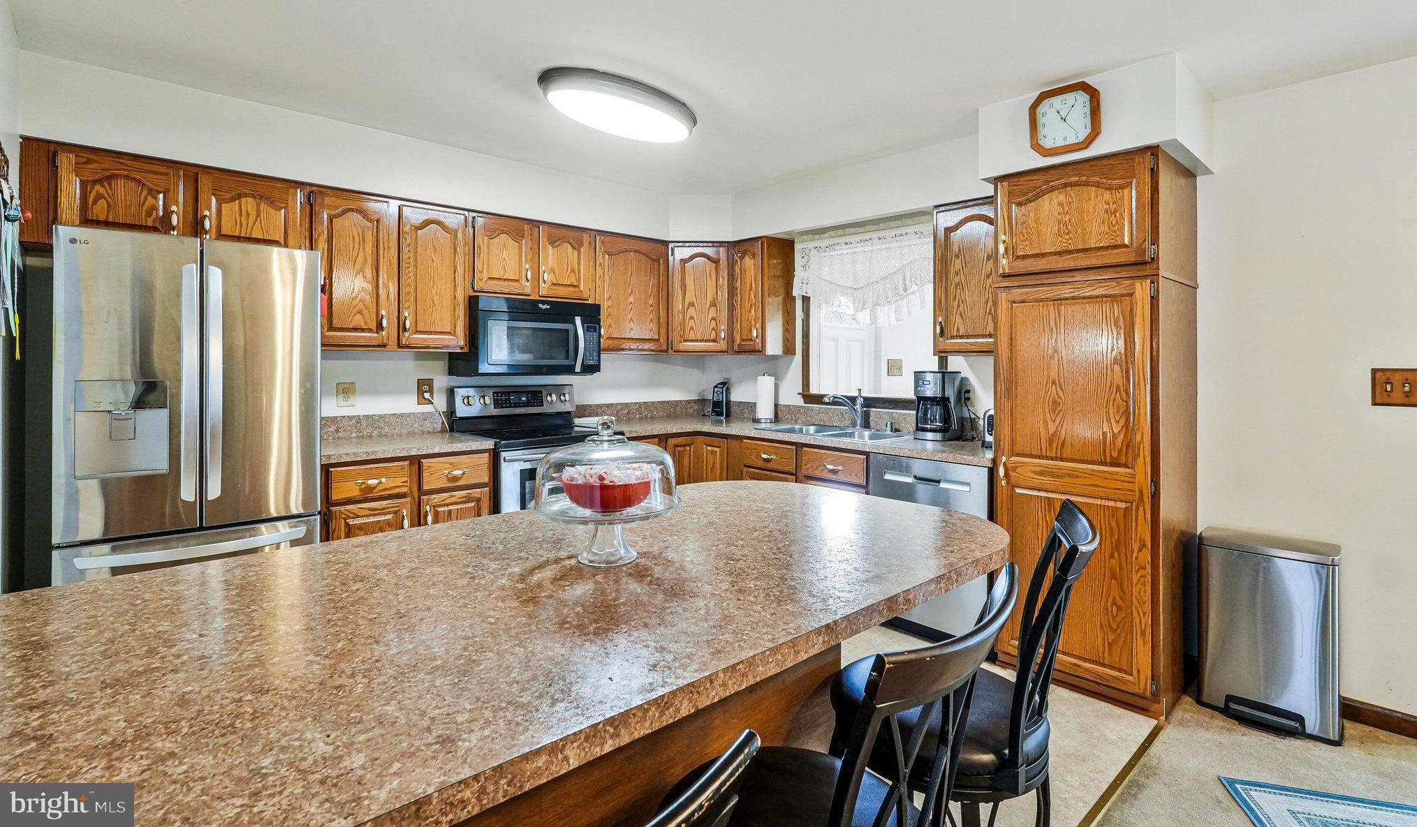 13605 Martin Road Brandywine, MD 20613 - Photo 20 of 105 Main Level Kitchen w/peninsula