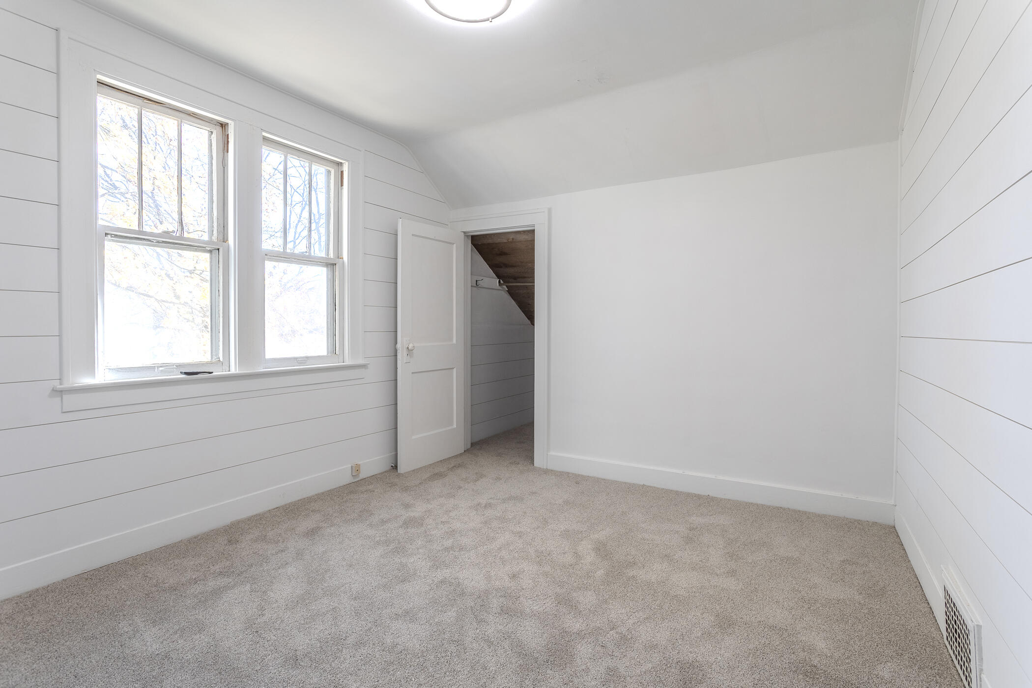 307 Ridgewood Street Southeast Grand Rapids, MI 49548 - Photo 11 of 26 307 Ridgewood St SE-13