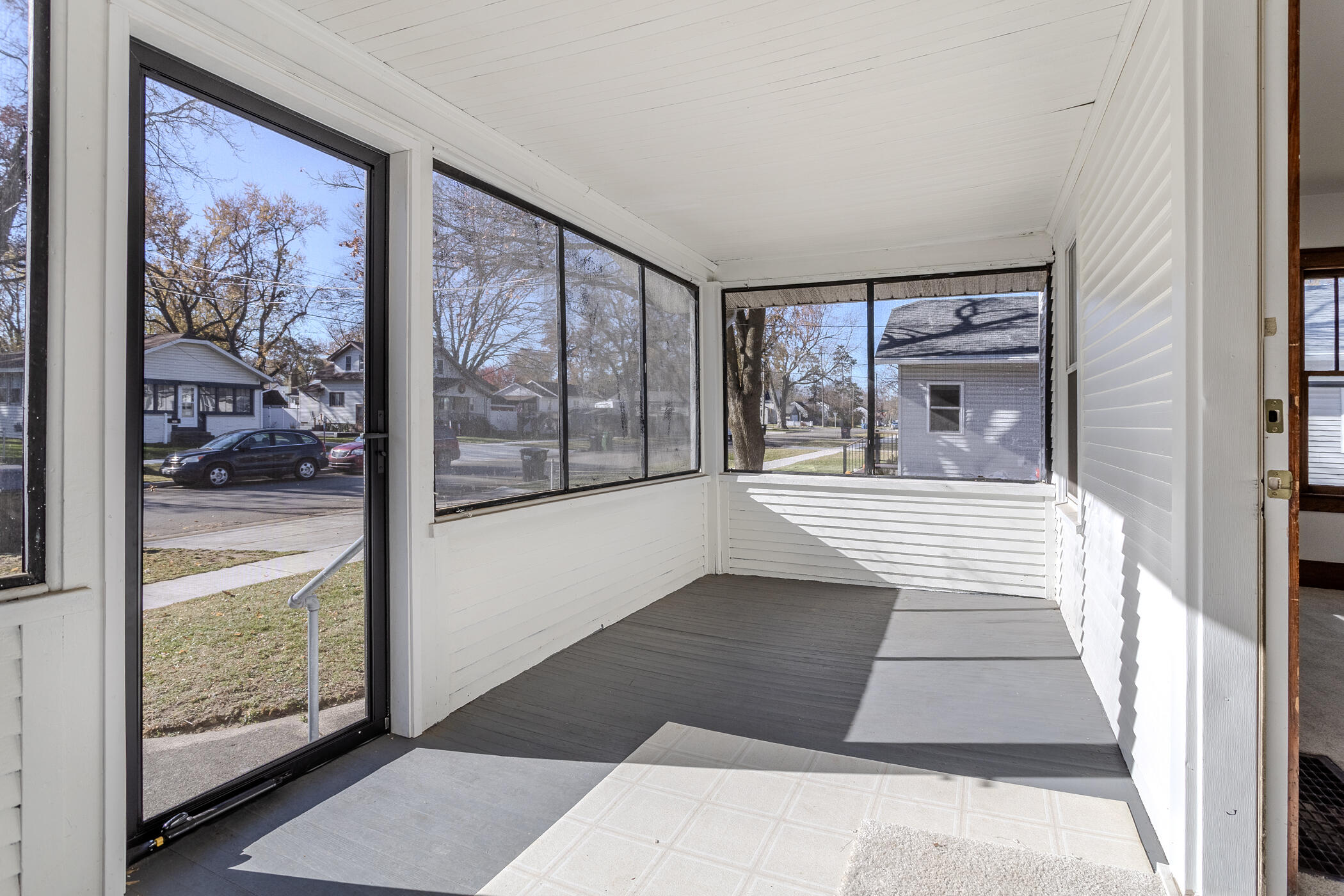 307 Ridgewood Street Southeast Grand Rapids, MI 49548 - Photo 4 of 26 307 Ridgewood St SE-23