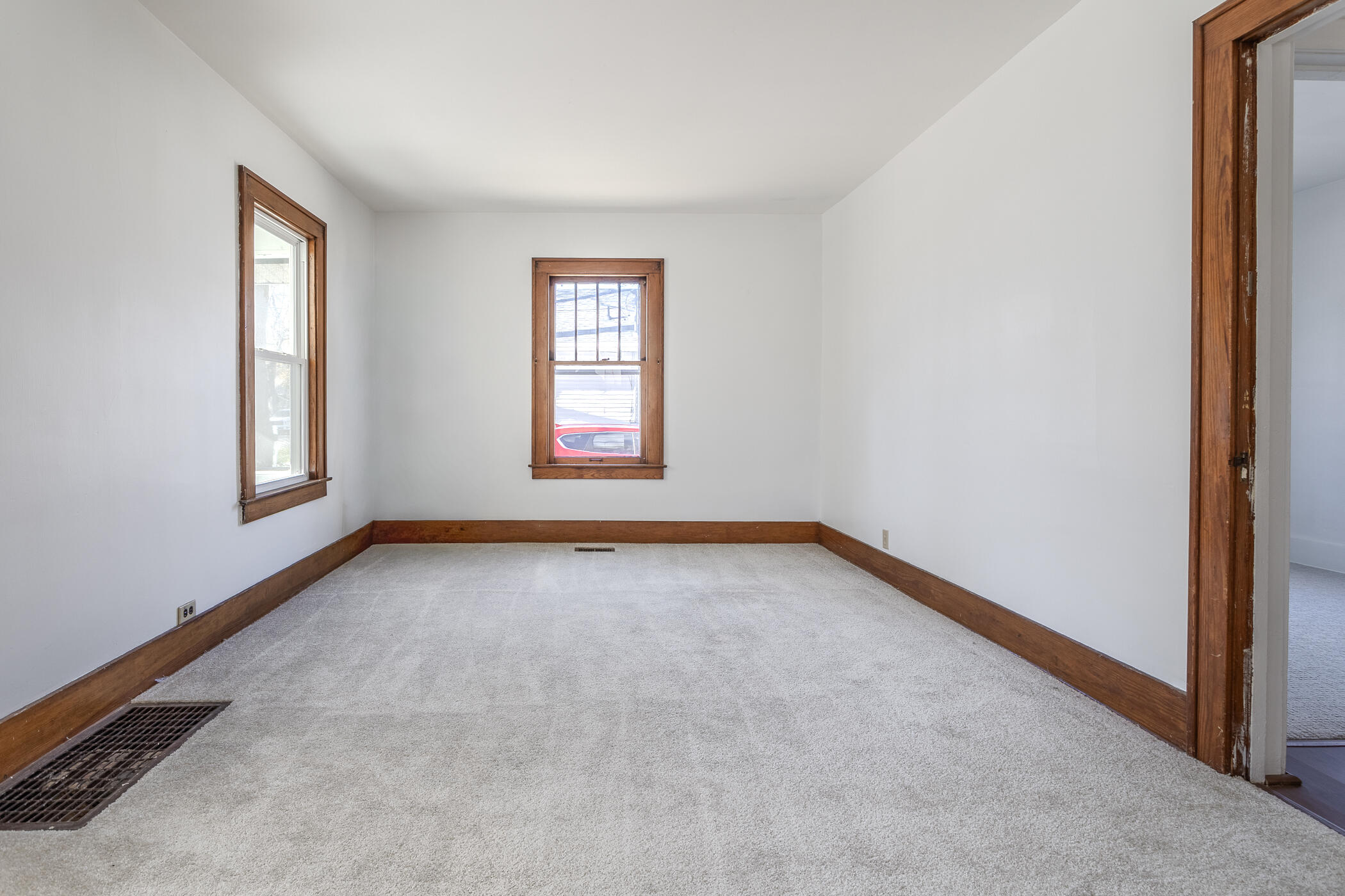 307 Ridgewood Street Southeast Grand Rapids, MI 49548 - Photo 5 of 26 307 Ridgewood St SE-8