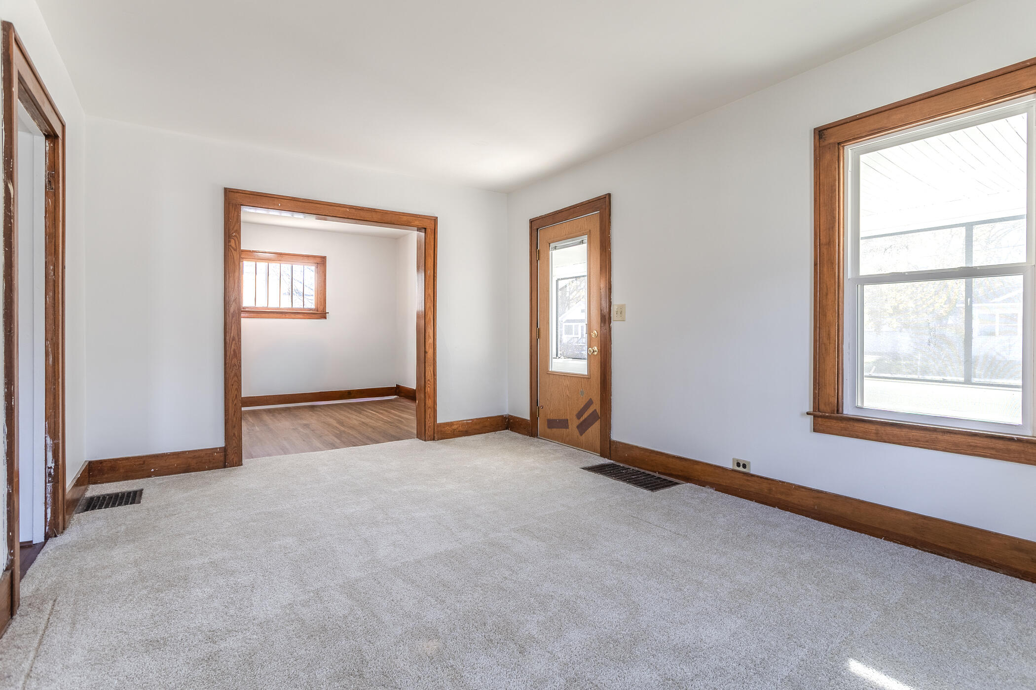 307 Ridgewood Street Southeast Grand Rapids, MI 49548 - Photo 6 of 26 307 Ridgewood St SE-10