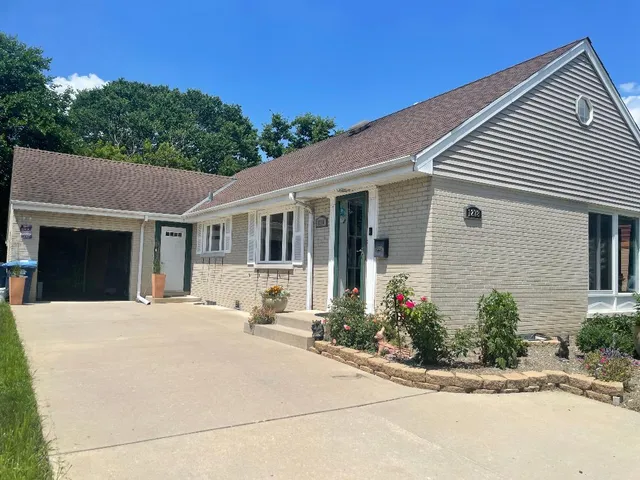 $460,000 | 1278 River Drive, Des Plaines, IL 60018