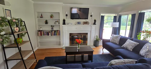 $460,000 | 1278 River Drive, Des Plaines, IL 60018