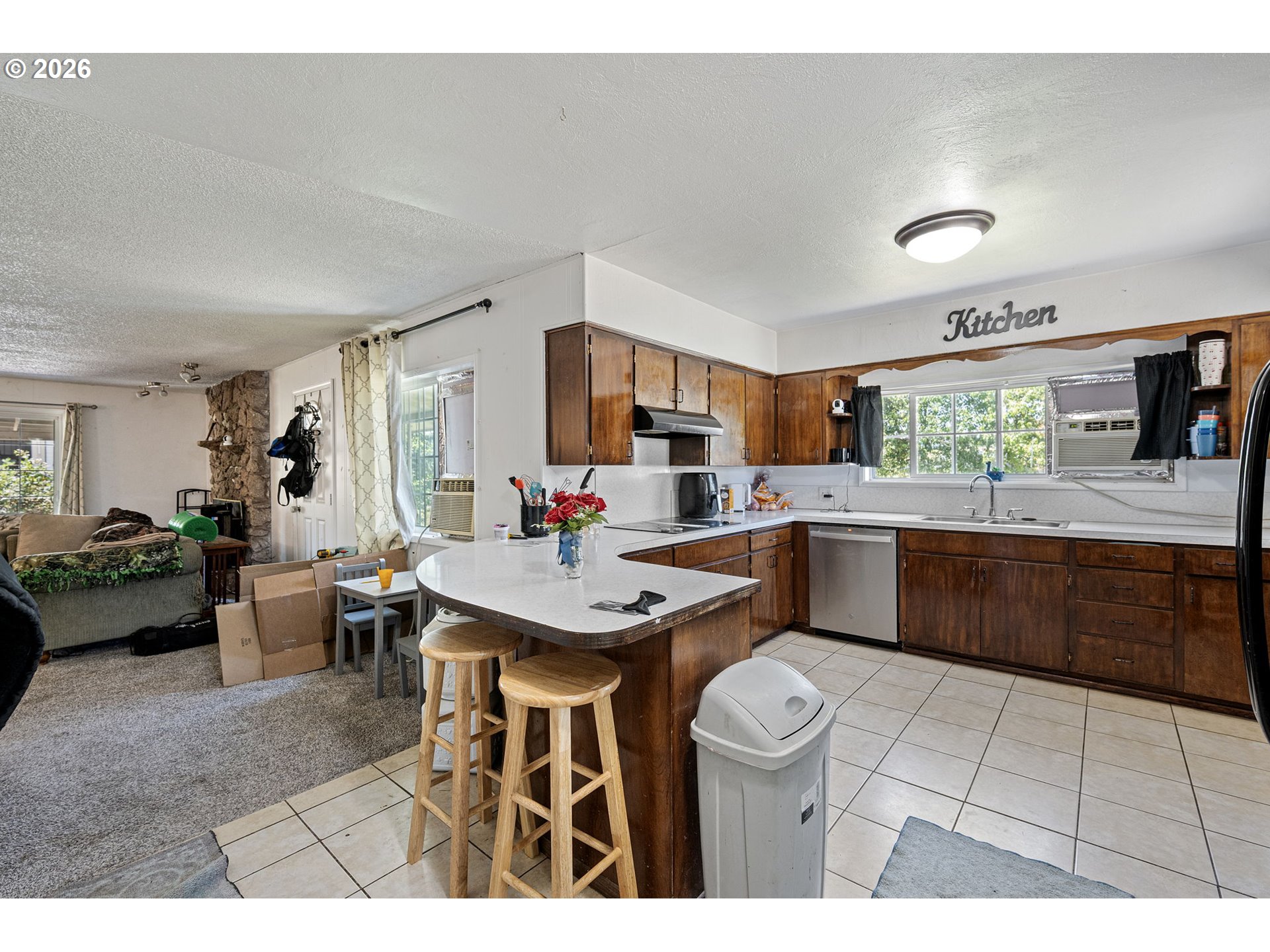 402 D Street Lowell, OR 97452 - Photo 16 of 32 Breakfast Area