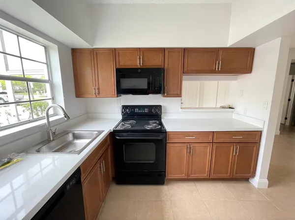 $2,200 | 720 Cypress Lane, Unit F9, Deerfield Beach, FL 33064