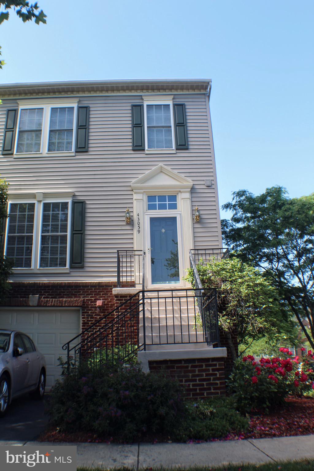 43059 Golf View Drive Chantilly, VA 20152 - Photo 1 of 46 Beautiful end unit townhome in South Riding!