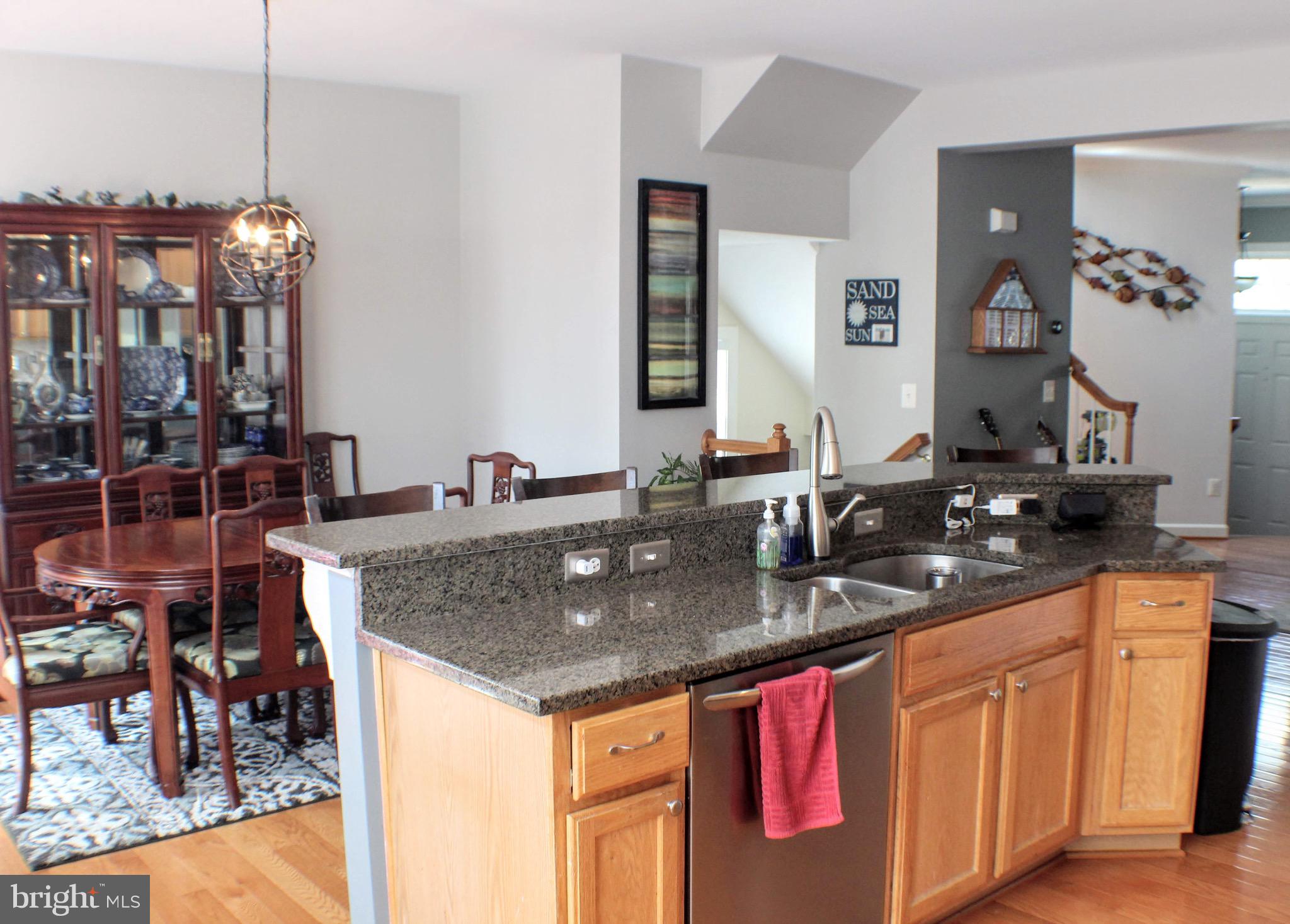 43059 Golf View Drive Chantilly, VA 20152 - Photo 11 of 46 Kitchen overlooks dining room